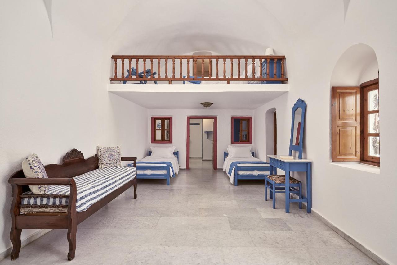 Amphitheater Cave Houses Fira  Exterior foto