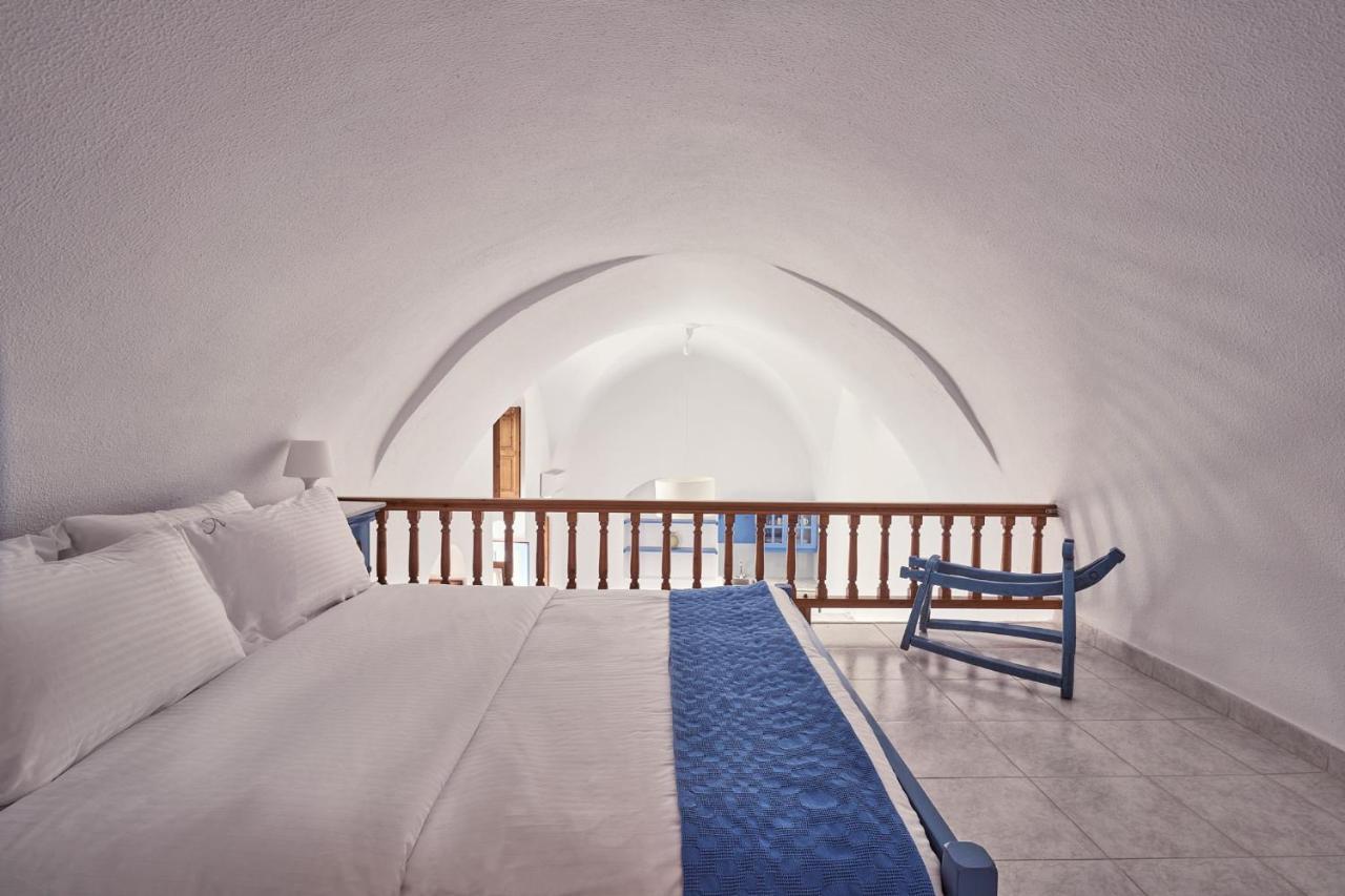 Amphitheater Cave Houses Fira  Exterior foto