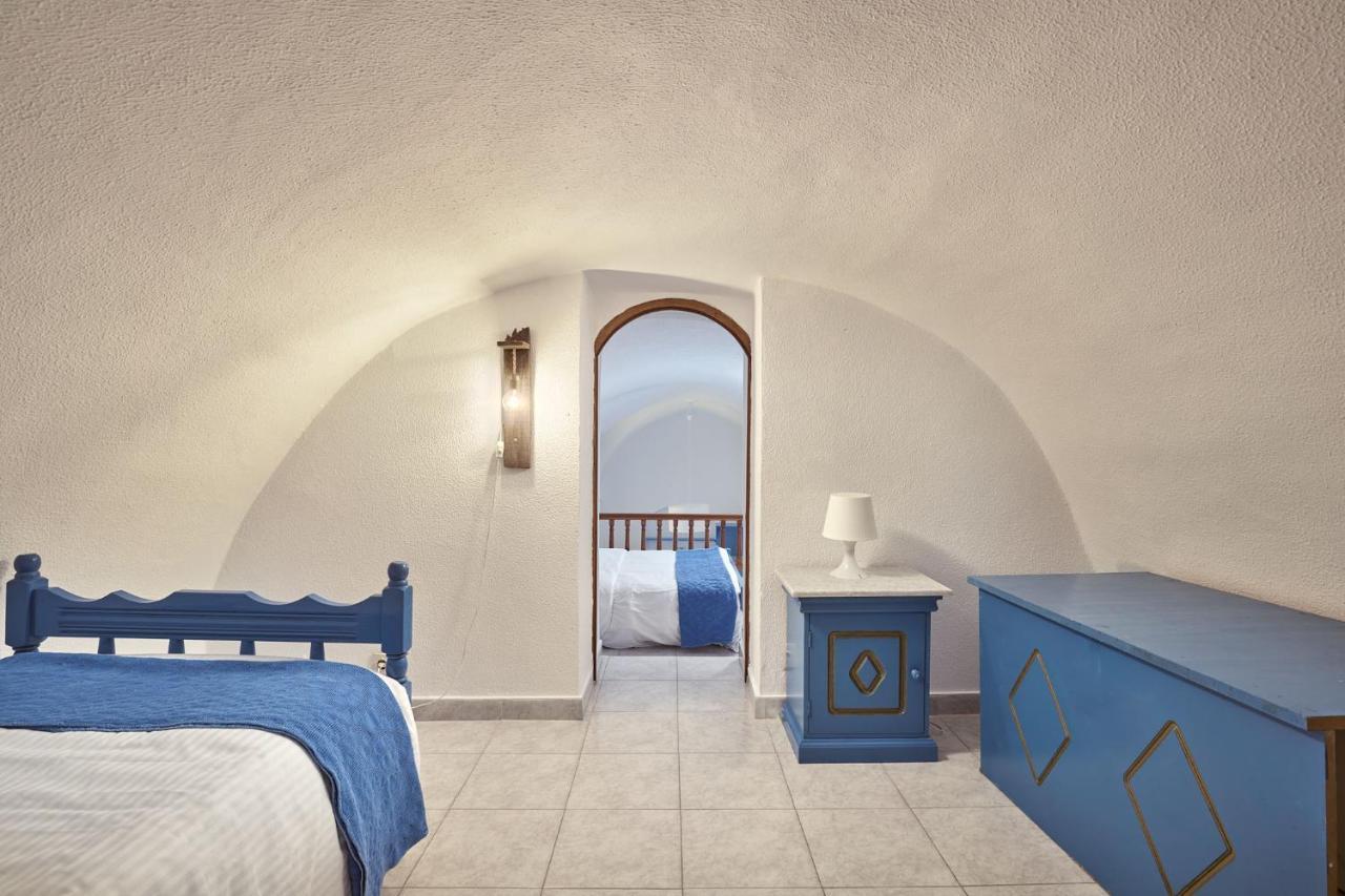 Amphitheater Cave Houses Fira  Exterior foto